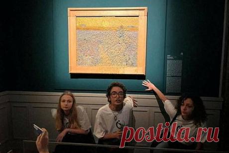 Обливших супом картину Ван Гога активистов захотели посадить в тюрьму. Активистов экологического движения, которые облили овощным супом картину Винсента Ван Гога «Сеятель» в римском Палаццо Бонапарте, захотели посадить в тюрьму. Участникам протестной акции грозит до пяти лет лишения свободы. Сам инцидент произошел 4 ноября, произведение искусства при этом не пострадало.