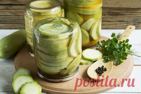 Кабачки в кетчупе на зиму (многие так маринуют огурцы, но с кабачками вкуснее) - Женский журнал По-моему этот рецепт появился лет 5-7 назад. Изначально так мариновали огурцы, используя кетчуп чили. Но всё-таки острые блюда – на любителя и первоначальный рецепт видоизменился. Кто-то кладёт вместо...