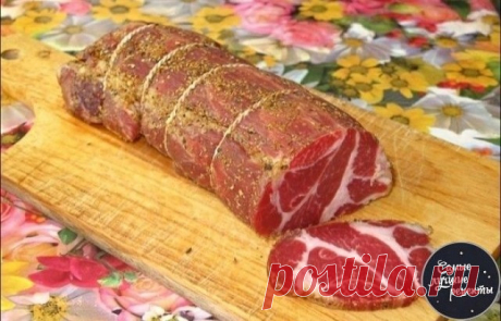 Любимая полендвица 

Покупаем хорошее мясо — в магазинах оно называется «вырезкой» или мясом «для отбивных» (я люблю, чтобы там был всего лишь миллиметровый слой сала по краешку, но моя коллега использует и шею, потому что любит сальные прожилки). 
Кстати, это будет чуть ли не вдвое дешевле, чем покупать полендвицу готовую — а уж разница во вкусе! 
Итак, покупаем. В тот же день начинаем многодневный процесс готовки. 
Кипятим три литра воды. В кипяток всыпаем пол-литра круп...