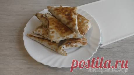 Обожаю эти треугольники! Вкуснятина в лаваше с творогом и вишней / Quick and tasty breakfast