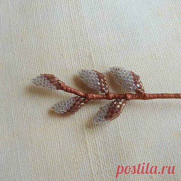 Веточка вербы из бисера