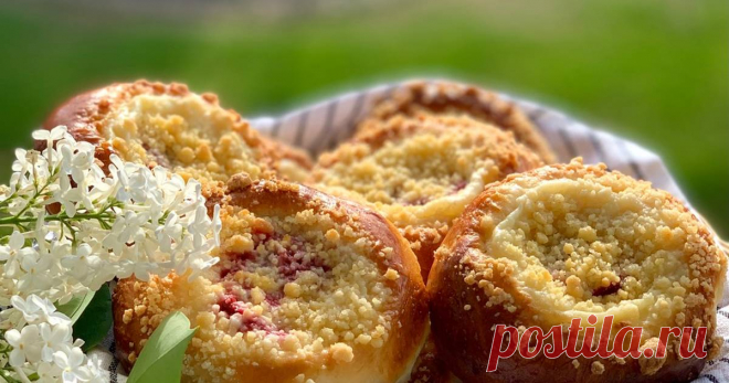 Ватрушки с заварным кремом и клубникой - пошаговый рецепт с фото. Автор рецепта Ксения . Ватрушки с заварным кремом и клубникой - пошаговый рецепт с фото. Восхитительная летняя выпечка. Это не просто ватрушки, это практически сочное пирожное ☺️. Тесто остается мягким и воздушным долгое время. #сладкоелето #ватрушки #булочкискремом #выпечка