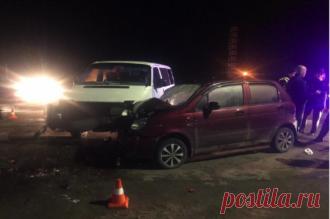 В Волгоградской области в ДТП с микроавтобусом пострадали пять человек.. Пострадавший ребенок находится в тяжелом состоянии.