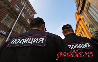 В Москве разоблачили банду полицейских, продававших личные данные россиян. Фигуранты признали вину, написали явку с повинной и сотрудничают со следствием