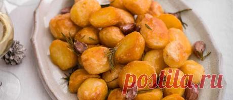 Best ever roast potato recipes for Christmas Roast potatoes are key to a Christmas dinner and we've got all the recipes you need, whether you want spuds cooked in goose fat or roasties pepped up with cheese