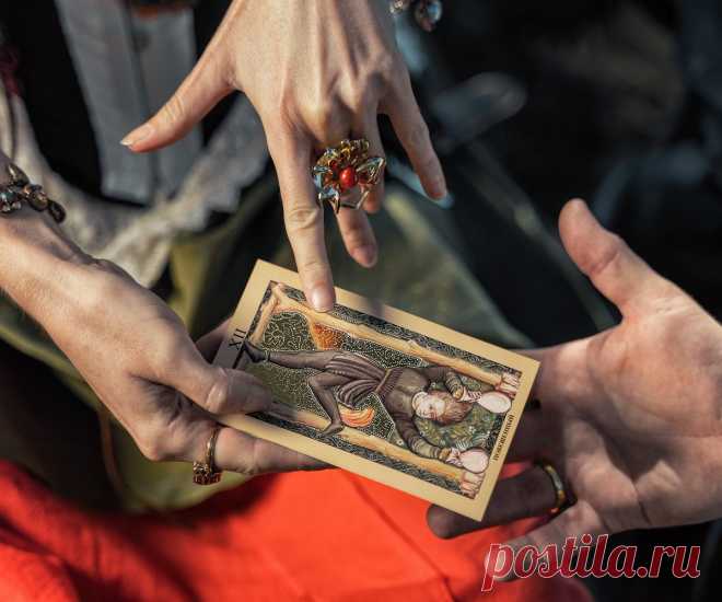 Онлайн чаты с экстрасенсами, гадалками и астрологами. Гадалки онлайн бесплатно - задать вопрос бесплатно ответ сразу без регистрации Гадалки онлайн бесплатно: задать вопрос бесплатно ответ сразу без регистрации. Бесплатные гадания онлайн, гадания на любовь и отношения, гадания на будущее и судьбу, гадания Таро и Оракулы, на цыганских картах и картах Ангелов, гадания на рунах и монетах, онлайн гадания на Новый год и Рождество. Нумерология онлайн, бесплатные гороскопы, лунный календарь, тесты