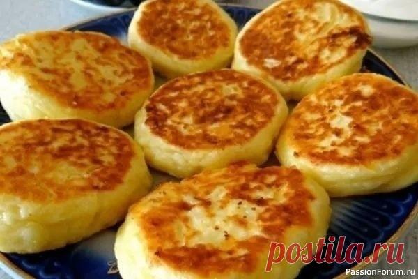 Секреты приготовления пышных сырников. Приготовьте к завтраку! Это просто и очень вкусно, как у мамы!🥘🥟🍪🥧У большинства из нас вкус сырников ассоциируется с детством. Сладкие, нежные, воздушные – они просто таяли во рту. Мы раскроем 3 секрета, которые помогут добиться идеального успеха.1. Запомните, что для сырников необходим...