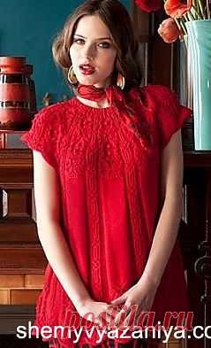 Туника с круглой ажурной кокеткой.