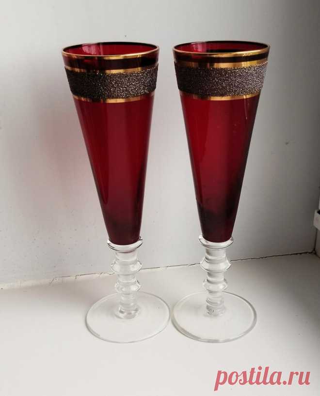 Винтаж: Два винтажных фужера гранатовое стекло позолота Редкость! купить в интернет-магазине Ярмарка Мастеров по цене 1600 ₽ – X6WBCRU, Стаканы винтажные, Рошаль - доставка по России Винтаж: Два винтажных фужера гранатовое стекло позолота Редкость! в наличии в интернет-магазине на Ярмарке Мастеров - 55749144. Стаканы винтажные от Antiq-vintag. Размер: 21,5*7 см
Емкость: 150 мл
Вес: 223 г. Материал: Цветное стекло, гранатовое стекло, позолота. Гарантированная до...