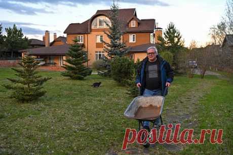 Названы главные страхи дачников. Российские дачники назвали своим главным страхом внезапный пожар в доме. К таким выводам в своем исследовании пришли эксперты группы «Ренессанс страхование», материал есть в распоряжении «Ленты.ру». В опросе компании приняли участие 1,2 тысячи россиян в возрасте от 18 лет, проживающие в городах-миллионниках.