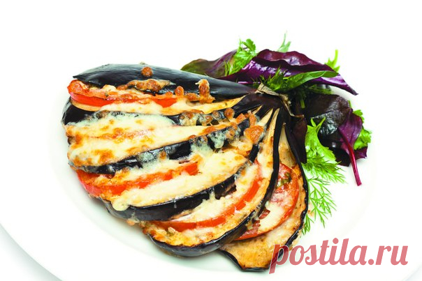 Фаршированные баклажаны с курицей в духовке.Рецепты из баклажанов Сегодня запеченным веером из баклажан уже мало кого удивишь, но попробовать можно, заменив привычную овощную начинку мясной.
