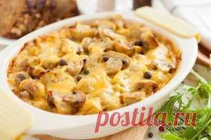 ТОП-5 самых вкусных запеканок 
1) Запеканка из макарон с грибами и сыром
Ингредиенты:
● паста тальятелле 500 г
● сливочное масло 50 г
● шампиньоны, нарезанные 200 г
● зеленый лук, нарезанный несколько стеблей
● мука 50 г
● молоко 500 мл
● зеленый горошек, размороженный 90 г
● маслины, нарезанные 50 г
● соль, перец по вкусу
● тертый чеддер 140 г
Приготовление:
1. Отварить макароны в подсоленной воде, слить жидкость.
2. Растопить немного сливочного масла в сковороде и обжарить грибы. Отложить