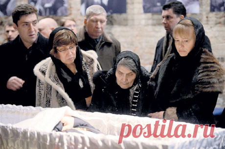 Мама  Бориса Немцова на его похоронах