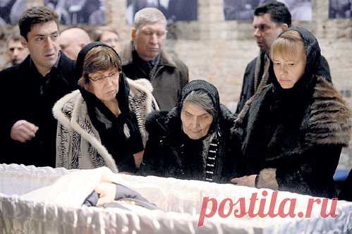 Мама  Бориса Немцова на его похоронах