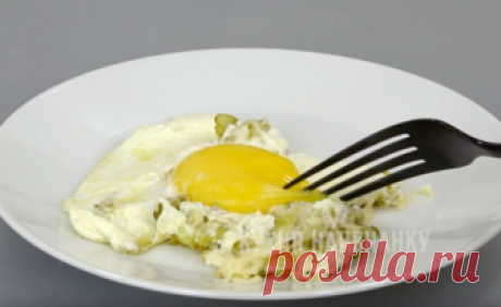 Яичница с солеными огурцами? Да! Это невероятно вкусно! | Кухня наизнанку | Яндекс Дзен