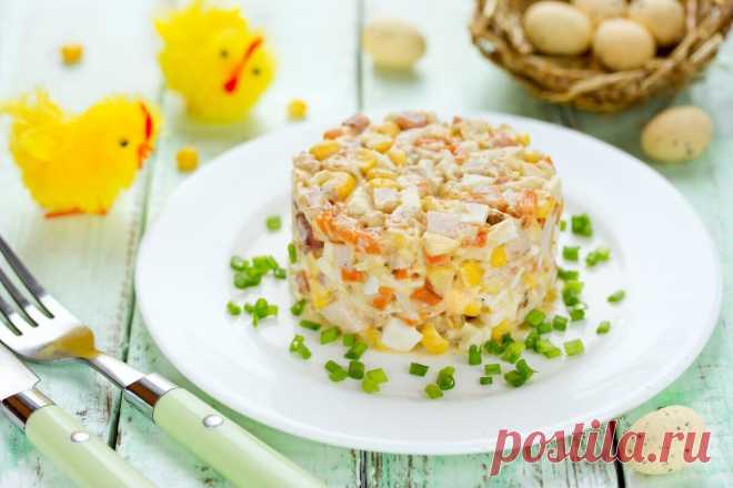 Pikanter Eiersalat mit Mais, Karotten, Brustfilet und Curry - Ostermenü Ein pikanter Eiersalat schmeckt mit gewürfelten Karotten und Brustfilet super lecker und passt wunderbar zum Ostermenü. Der süße Mais ergänzt sich prima im Salat.
