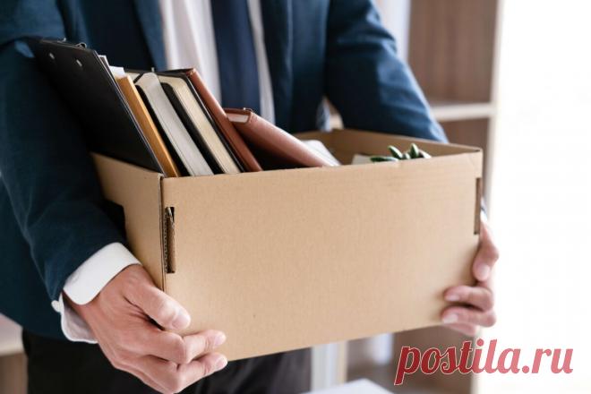 Может ли пенсионер уволиться без обязательной отработки. Нужна ли отработка при выходе на пенсию. Должен ли пенсионер отрабатывать 2 недели перед увольнением? Увольнение без отработки 14 дней