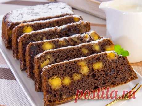 Кекс с марципаном и клюквой