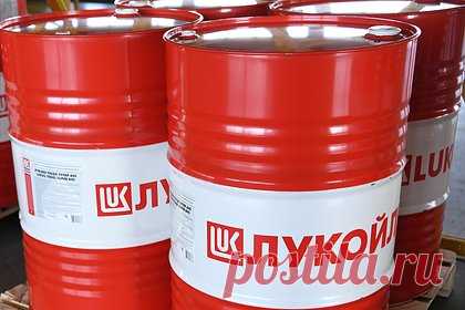 «Лукойл» опроверг сообщения о поставках топлива на Украину. Российская нефтегазовая компания «Лукойл» опровергла информацию о тайных поставках дизельного топлива на Украину с завода в Болгарии. По словам пресс-службы организации, компания не имеет и не имела контрактов на соответствующие поставки. Компания собирается оспорить появившиеся в СМИ сообщения через суд.