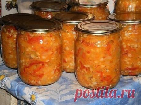 с перловкой
Для приготовления понадобится:
• сладкий перец - 1,5 кг.
• лук - 1 кг.
• морковь - 1 кг.
• перловая крупа - 400 гр.
• растительное масло - 0,5 л.
• сахар - 300 гр.
• соль - 100 гр.
• 9%-ный уксус - 100 мл.
Приготовление:
1. Перец и лук нарезать кольцами, морковь натереть на терке.
2. Поставить варить, добавить масло, соль, сахар и варить в течении 15-20 минут.
3. Заранее сварить перловку. Добавить перловку в варенные овощи, перемешать и влить уксус.
4. Проварит...