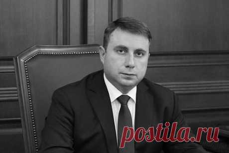Мэр российского города умер в 47 лет. Мэр подмосковного Подольска Дмитрий Жариков умер в 47 лет. По сведениям Telegram-канала Mash, у главы российского города случился сердечный приступ. Должность Жариков занял в 2022 году. Накануне, как утверждает Mash, мэр Подольска был с проверкой на обновленном стадионе «Весна».