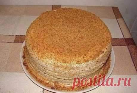 Вкуснейший сметанник на скорую руку!))
Сохраните, чтобы не потерять!
Сметанник - очень вкусный и нежный торт. Готовить его легко и быстро. Кушать с чаем и удовольствием :) Делюсь рецептом.
Ингредиенты:
Сметана — 600 Грамм (250 грамм - для теста, 350 - для крема.)
Сахар — 2 Стакана (1 стакан для теста, 1 стакан для крема)
Мука — 1,5 Стакана
Сода — 2/3 Чайных ложки
Яйца — 3 Штуки
Ванильный сахар — 0,5 Чайных ложки
Описание приготовления:
Проще чем сметанник не готовится, по-...