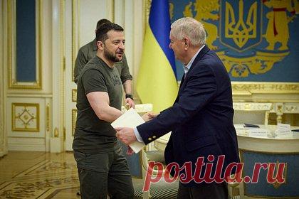 Офис Зеленского уличили в искажении слов сенатора США о смерти русских. Власти Киева вырвали из контекста слова сенатора США Линдси Грэму о трате денег на смерть русских. По данным агентства, фразу Грэму приписали при помощи монтажа. Грэм, как утверждается, произнес утверждения о «выгодных инвестициях» и «умирающих русских» в разных частях беседы, а не подряд.