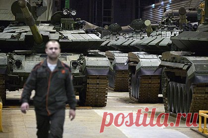 Россия может применить новейшее оружие для прорыва обороны ВСУ. Что о нем известно?. Вооруженные силы России (ВС РФ) планируют применить в рамках СВО новейшую самоходную артиллерию. Речь идет об авиадесантируемом плавающем самоходном артиллерийском орудии 2С42 «Лотос». Самоходная артиллерийская установка впервые была представлена в 2017 году, ее госиспытания намечались на 2024 год.