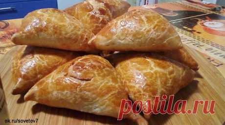 Вкуснейшая домашняя самса. Неповторимый восточный вкус и аромат

Ингредиенты: 
Мука 4 ст. 
Маргарин 150 гр. 
1+1 яйцо 
1 ст. сметаны 
Сода, гашеная уксусом, 0,5 ч. ложки 
Мясной фарш баранина, при отсутствии таковой - свинина+говядина 500 гр. 
Лук репчатый 3 шт. 
Соль, перец 
Зелень 

Приготовление: 
Приготовить фарш, мясо брать пожирнее и лука побольше. В фарш нарезать зелень положить душистый перец, соль, всё перемешать до однородной массы. 
Тесто. Согретый при комнатной...