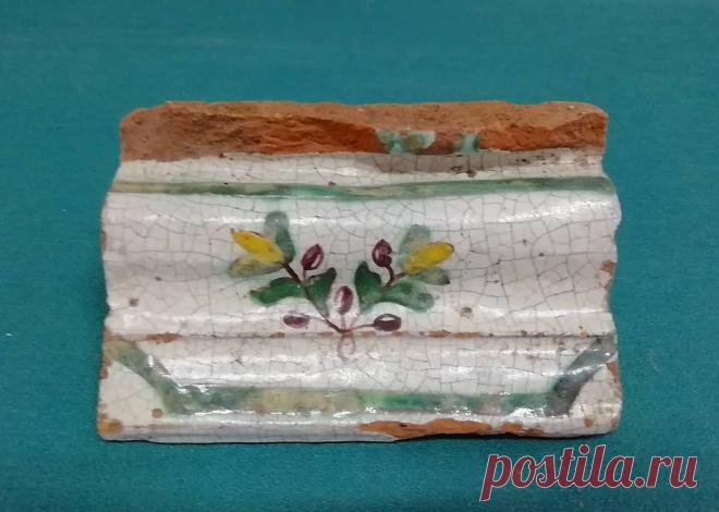 Юлия Петрова в Instagram: «Расписной полихромный карнизный изразечик 2-й пол. XVIII в. Вяземский историко-краеведческий музей #изразцы #изразец #керамика #ceramic…» 15 отметок «Нравится», 4 комментариев — Юлия Петрова (@ceramic_izrazec) в Instagram: «Расписной полихромный карнизный изразечик 2-й пол. XVIII в. Вяземский историко-краеведческий музей…»