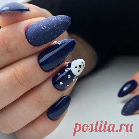 Синий маникюр с рисунком