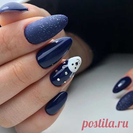 Синий маникюр с рисунком
