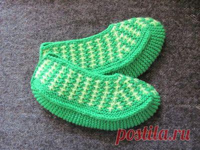 Тапочки спицами.
