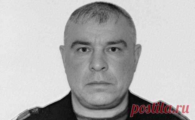 МЧС сообщило подробности гибели пожарного в Подмосковье. В четверг, 31 июля, при тушении пожара погиб сотрудник пожарно-спасательной части № 307 «Мособлпожспаса», командир отделения Александр Сапронов, сообщило МЧС в своем телеграм-канале.