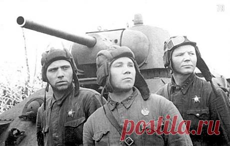 Строки «Три танкиста, три веселых друга…» знакомы наверняка многим. Причем, некоторые поклонники музыки абсолютно уверены в том, что эта песня появилась во время Великой Отечественной войны. Но так ли это на самом деле?