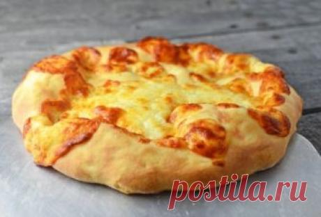 Хачапури: 5 лучших рецептов. Вся классика грузинской кухни Вся классика грузинской кухни в нашей коллекции. Те, кто сразу подумал, что это сложно и долго, могут сделать ленивые хачапури, у нас есть и такой рецепт! Главный ингредиент в рецепте хачапури – душа хозяйки...