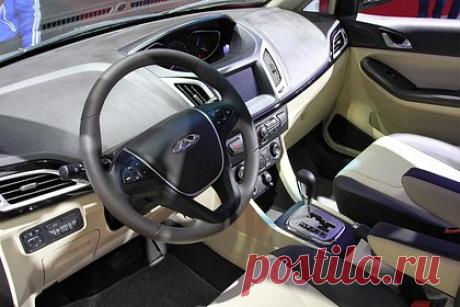 Chery пообещала выпустить в России машины на альтернативных источниках энергии. В 2024 году Chery выпустит в России семь машин на альтернативных источниках энергии. Пять новинок будут гибридными, а две — с электрическим двигателем, пообещал руководитель марки Chery NEV Дмитрий Максимов. Распространяться они будут под новым брендом Chery NEV, для него создадут отдельную дилерскую сеть.