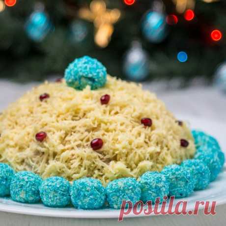 Салат Шапочка Снегурочки на Новогодний стол - Простые рецепты Овкусе.ру