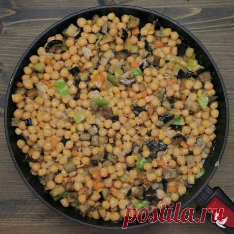Вкусный рецепт индийского «Карри из нута» с ароматными специями и кокосовым молоком | MEREL... Карри это не только специя, как многие знают, индийское карри - это густое блюдо с соусом. Существует невероятное множество Карри, ведь готовится оно из абсолютно разных и доступных продуктов с...