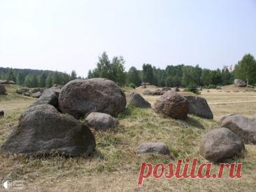 Музей валунов в Минске В белорусской столице действует единственный в своем роде музей камней. По сути, он представляет собой обширный городской парк площадью в 6,5 га, в который свезены 2134 валуна со всех концов страны. Валуны, естественно, отобраны не простые, а имеющие определенное историческое значение....