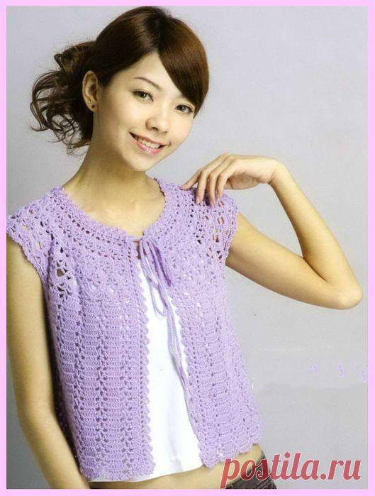 Сиреневое болеро с круглой кокеткой.