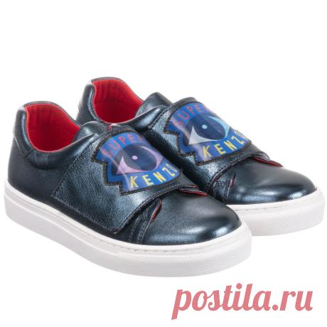 Boys Blue Leather Trainers Boys metallic blue leather trainers by Kenzo Kids. They have a velcro fastening strap on the front with a blinking Iconic Eye patch.