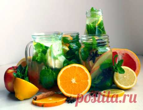 Fruit water. Flavored water with natural fruits