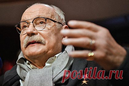 Михалков осудил летавшую на военном самолете блогершу и напомнил про войну