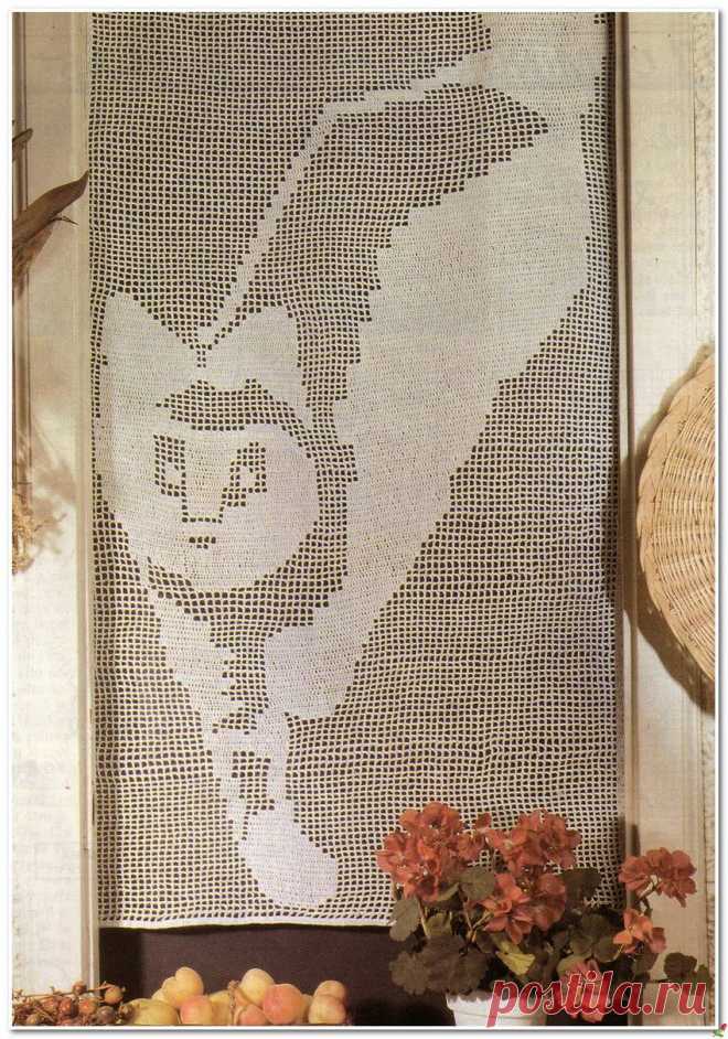 Кошка, гуляющая сама по себе - штора в филейной технике.
