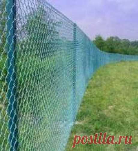 Сетчатые ограждения: из чего строить?
