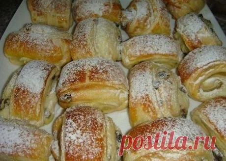 Слоечки с творогом и изюмом: сказочная выпечка к воскресному чаю
Этот рецепт для тех кто любит домашнюю выпечку и ценит свое время. Готовятся быстро, получается вкусно. Самые лучшие слоечки к семейному чаепитию!
