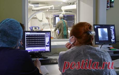 Механизмы развития ишемии сердца уточнили для совершенствования методов лечения. Ученые сравнили особенности образования активных форм кислорода в мышечных клетках сердца у взрослых и новорожденных крыс в условиях гипоксии и обнаружили, что уровень пероксида водорода у последних снижался, а не повышался