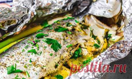 Рыба получается как в ресторане: готовим по советам повара - Steak Lovers - медиаплатформа МирТесен Почти любая рыба целиком готовится по одной и той же схеме – выбор рыбы, подготовка, маринование, жарка. Повара ее прекрасно знают и получают предссказуемый результат за которым люди приходят снова и снова. Когда же мы готовим рыбу дома, начинаются эксперименты – то масла недольем, то сковорода