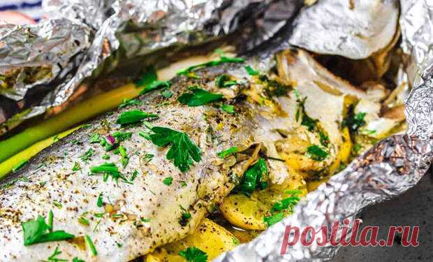 Рыба получается как в ресторане: готовим по советам повара - Steak Lovers - медиаплатформа МирТесен Почти любая рыба целиком готовится по одной и той же схеме – выбор рыбы, подготовка, маринование, жарка. Повара ее прекрасно знают и получают предссказуемый результат за которым люди приходят снова и снова. Когда же мы готовим рыбу дома, начинаются эксперименты – то масла недольем, то сковорода